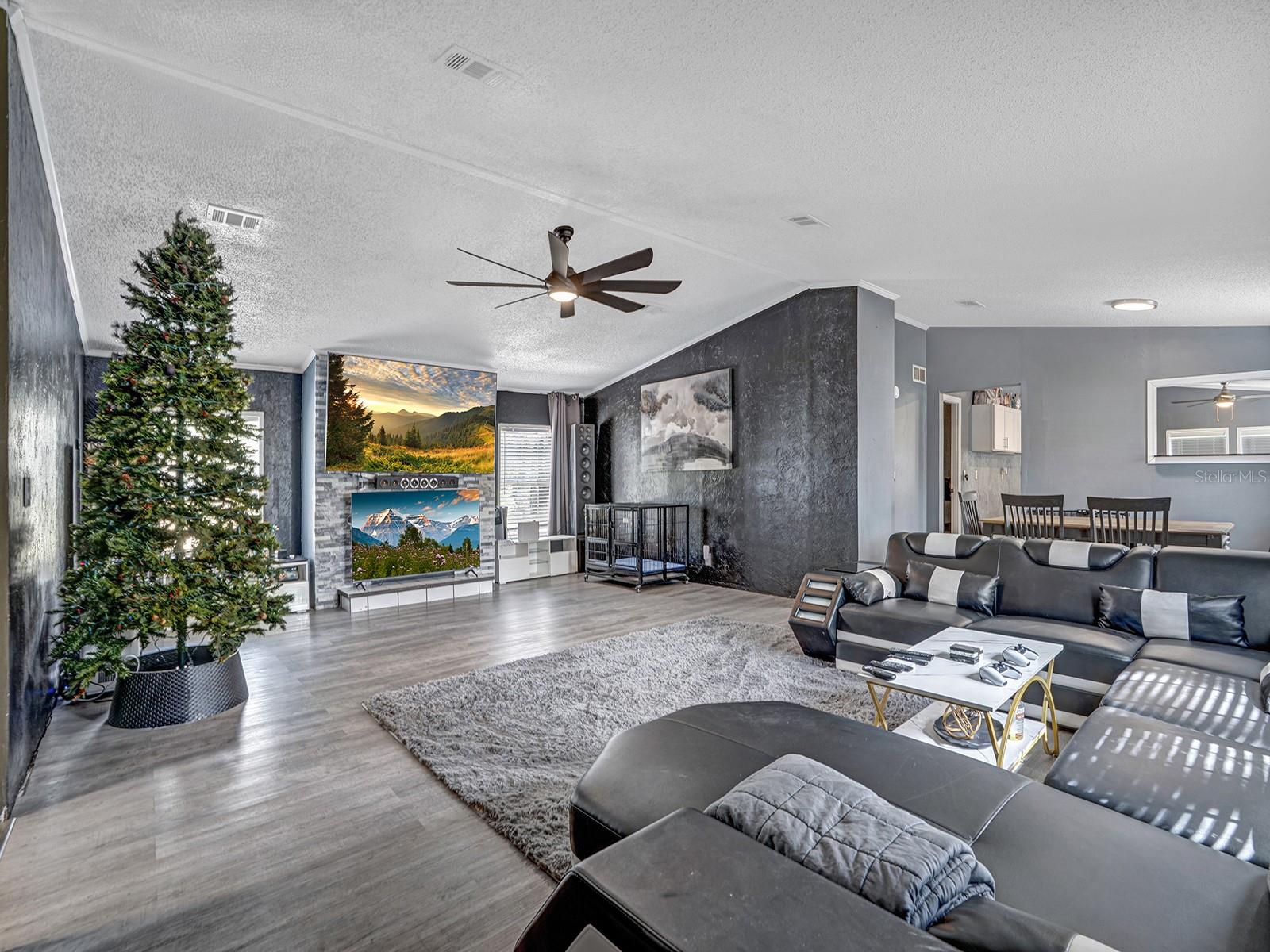 MOON LAKE ESTATES - Residential