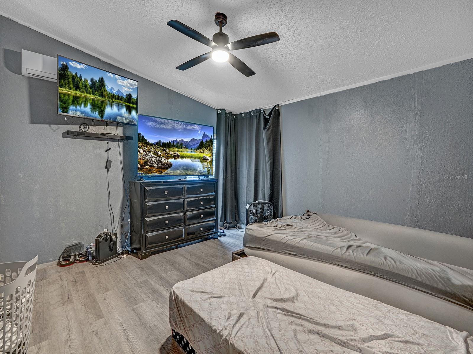 MOON LAKE ESTATES - Residential