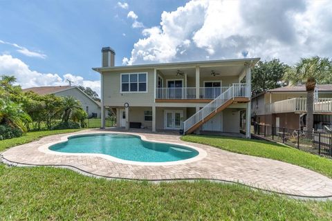 A home in PALM HARBOR