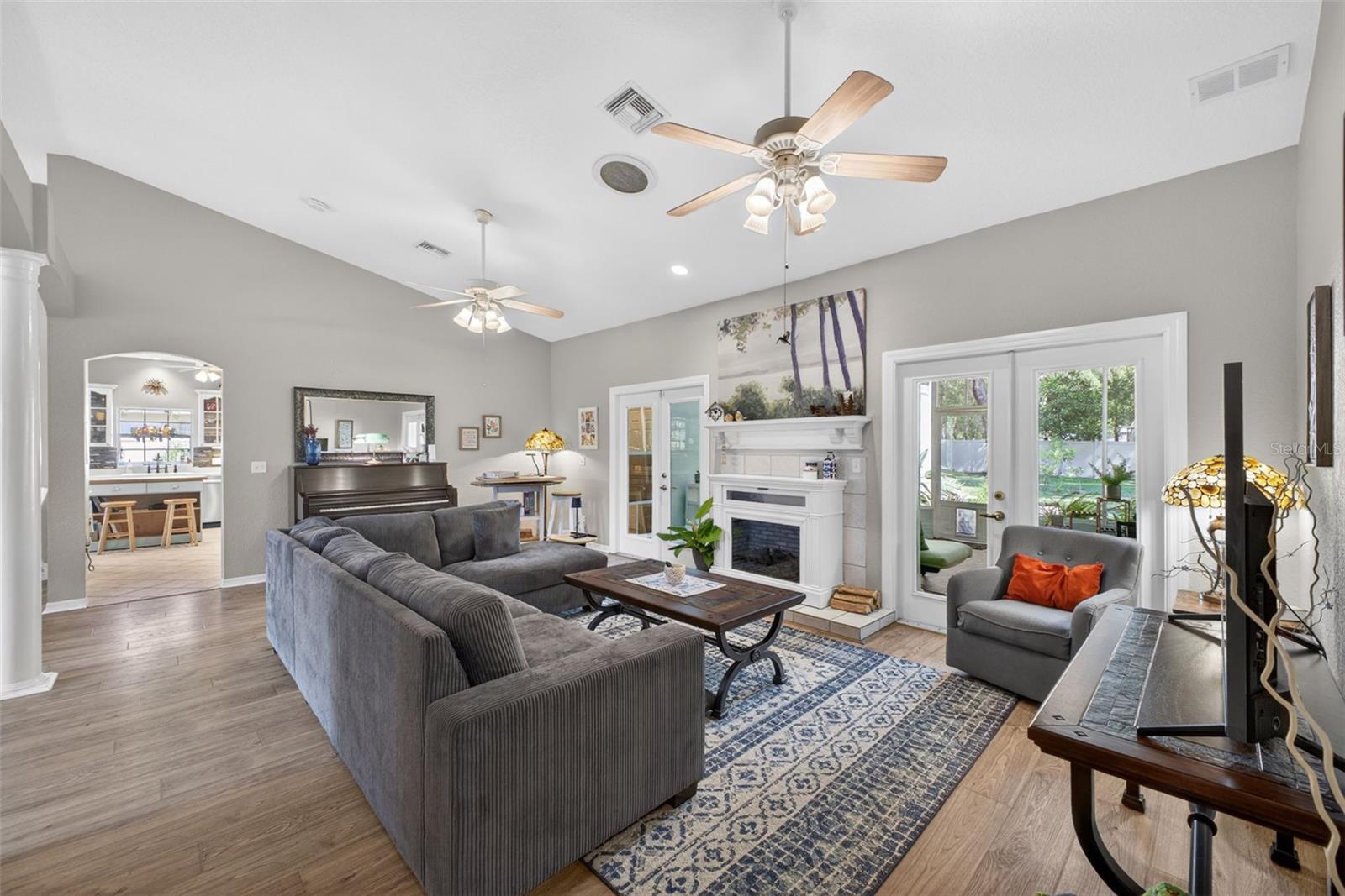 MOUNT PLYMOUTH - Residential