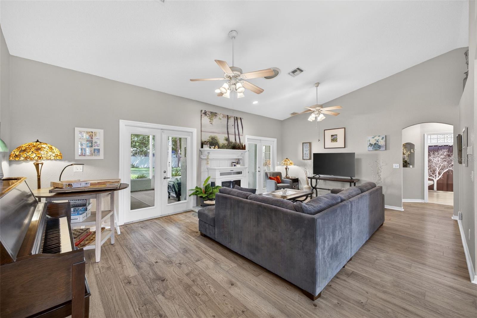 MOUNT PLYMOUTH - Residential