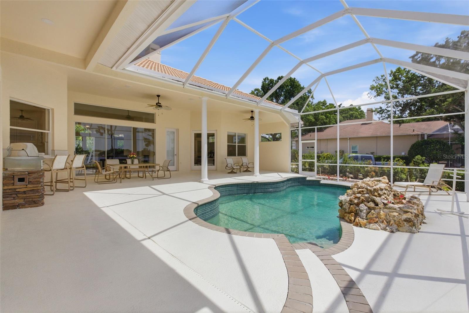 SWANN LAKE - Residential