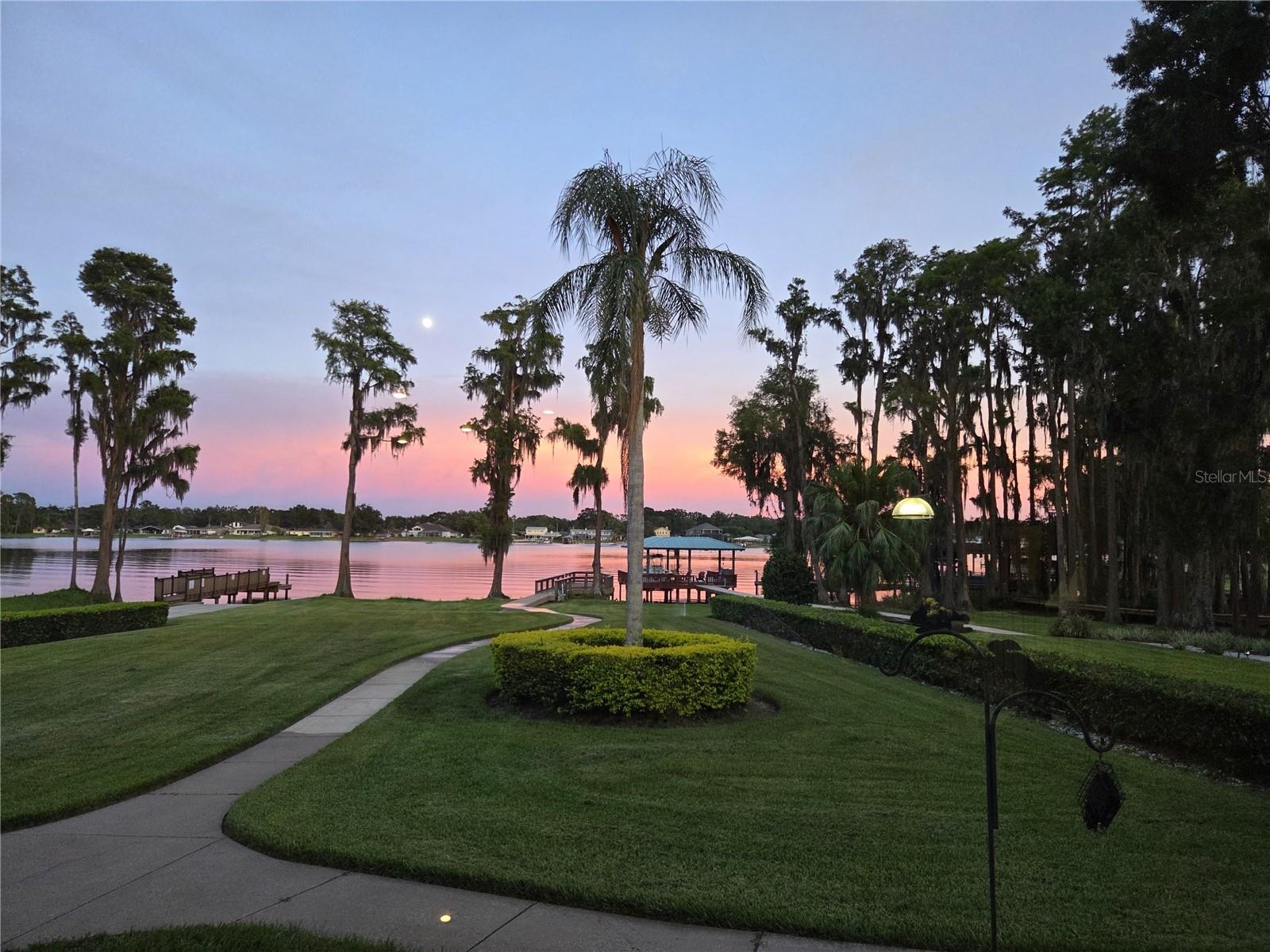 SWANN LAKE - Residential