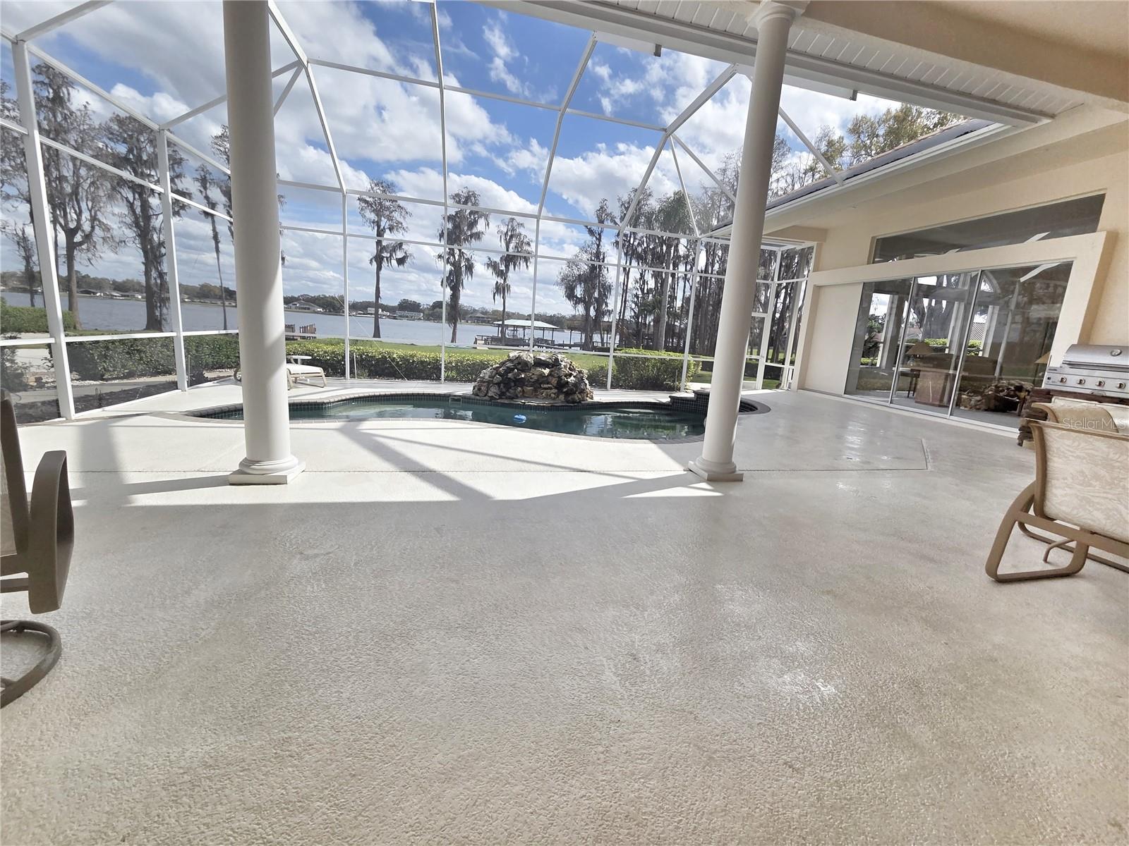 SWANN LAKE - Residential