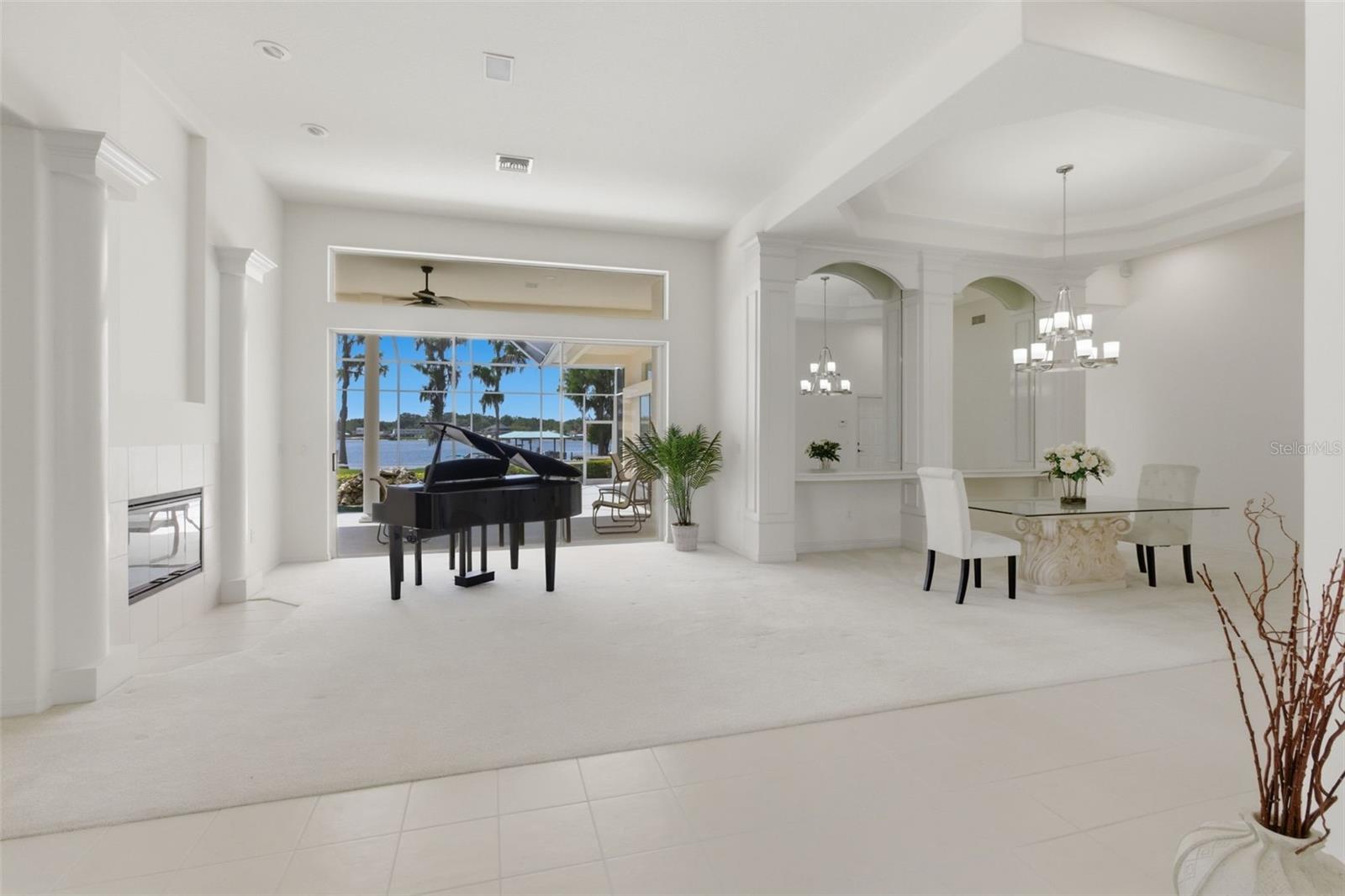SWANN LAKE - Residential