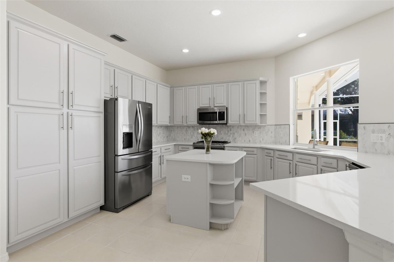 SWANN LAKE - Residential