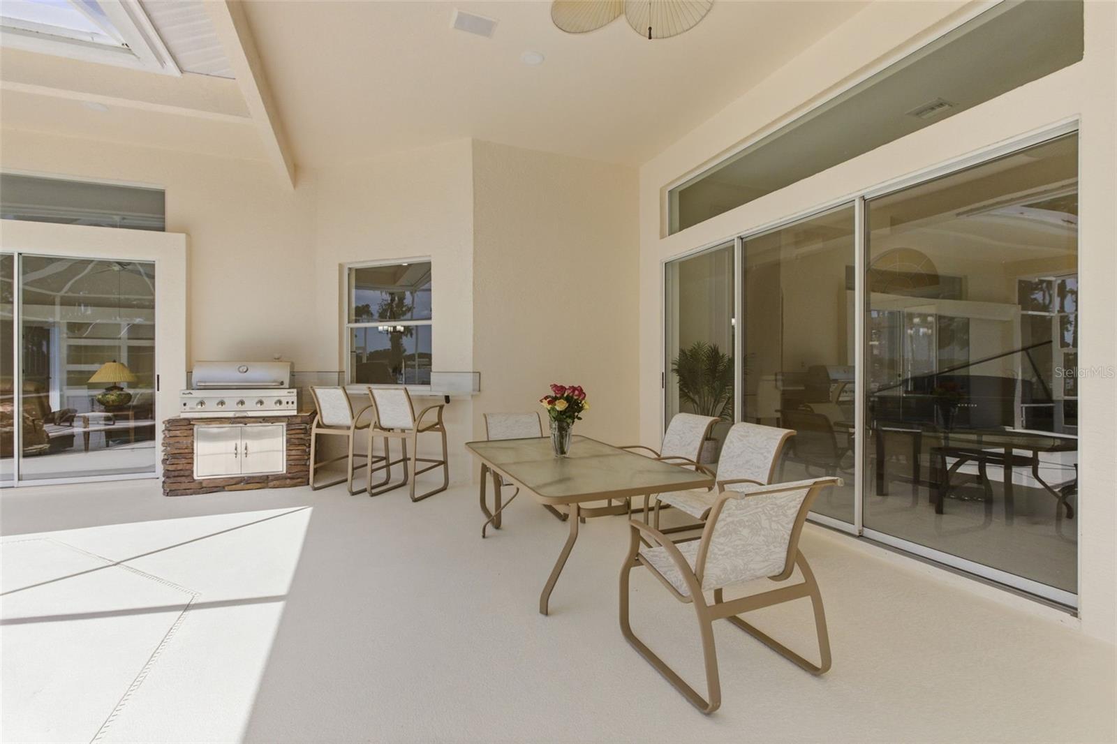 SWANN LAKE - Residential