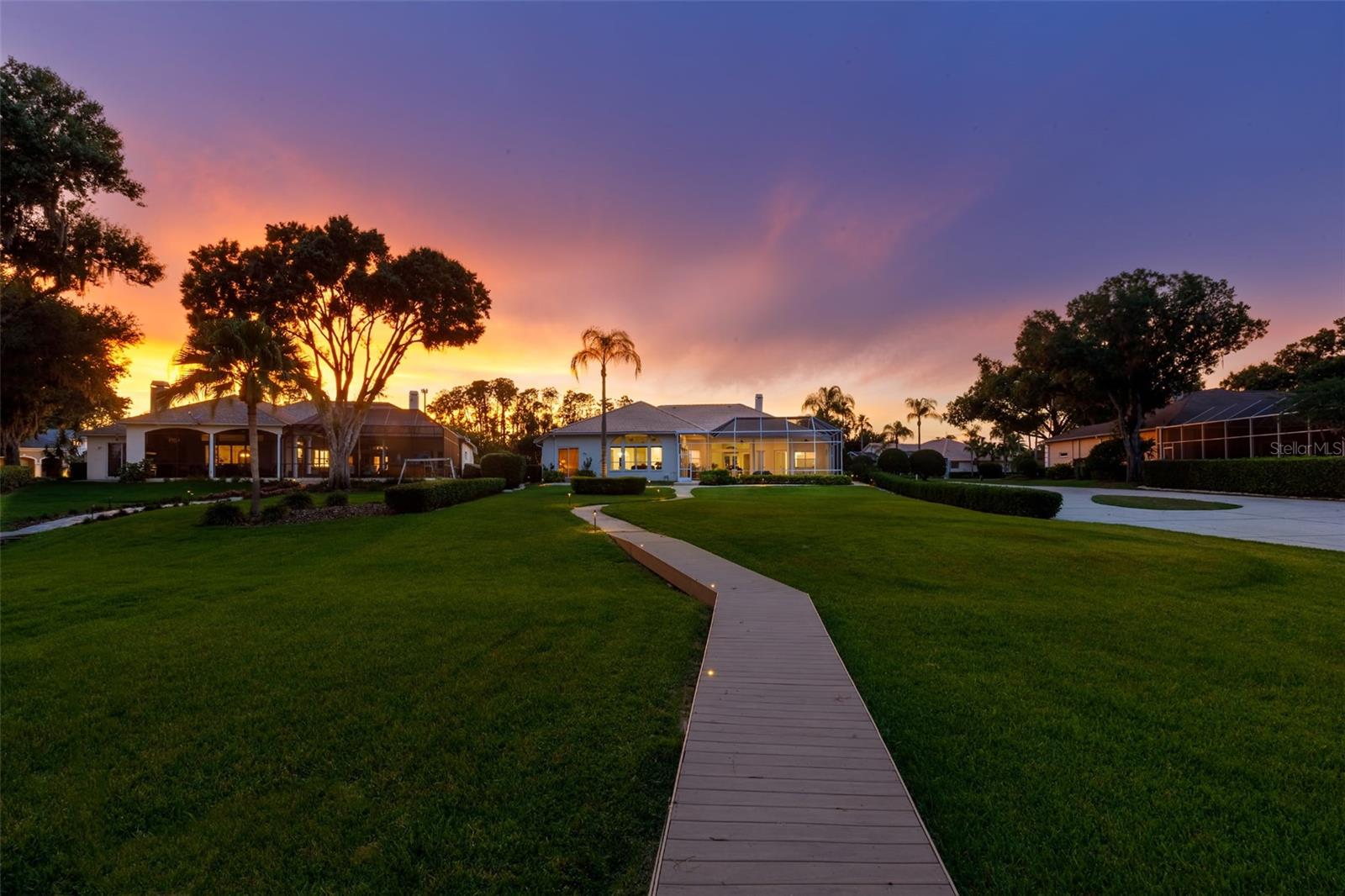 SWANN LAKE - Residential