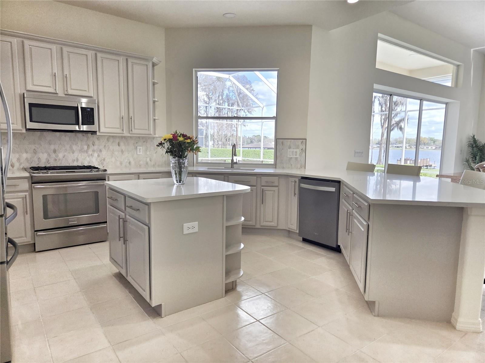 SWANN LAKE - Residential