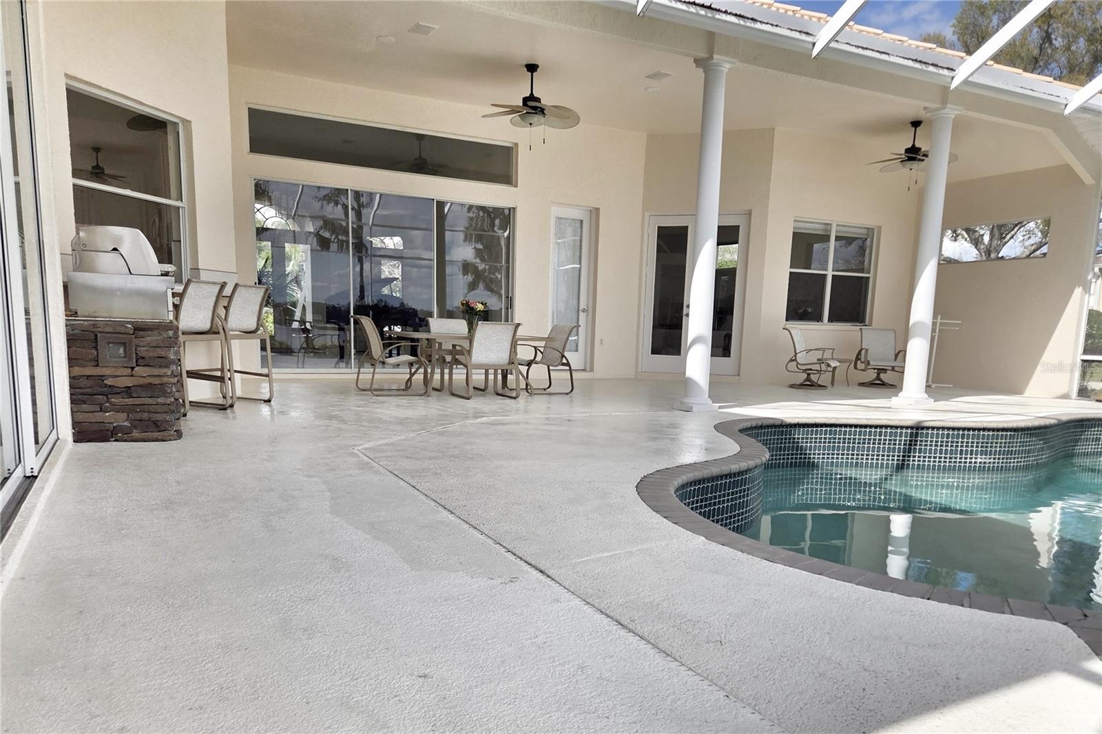 SWANN LAKE - Residential