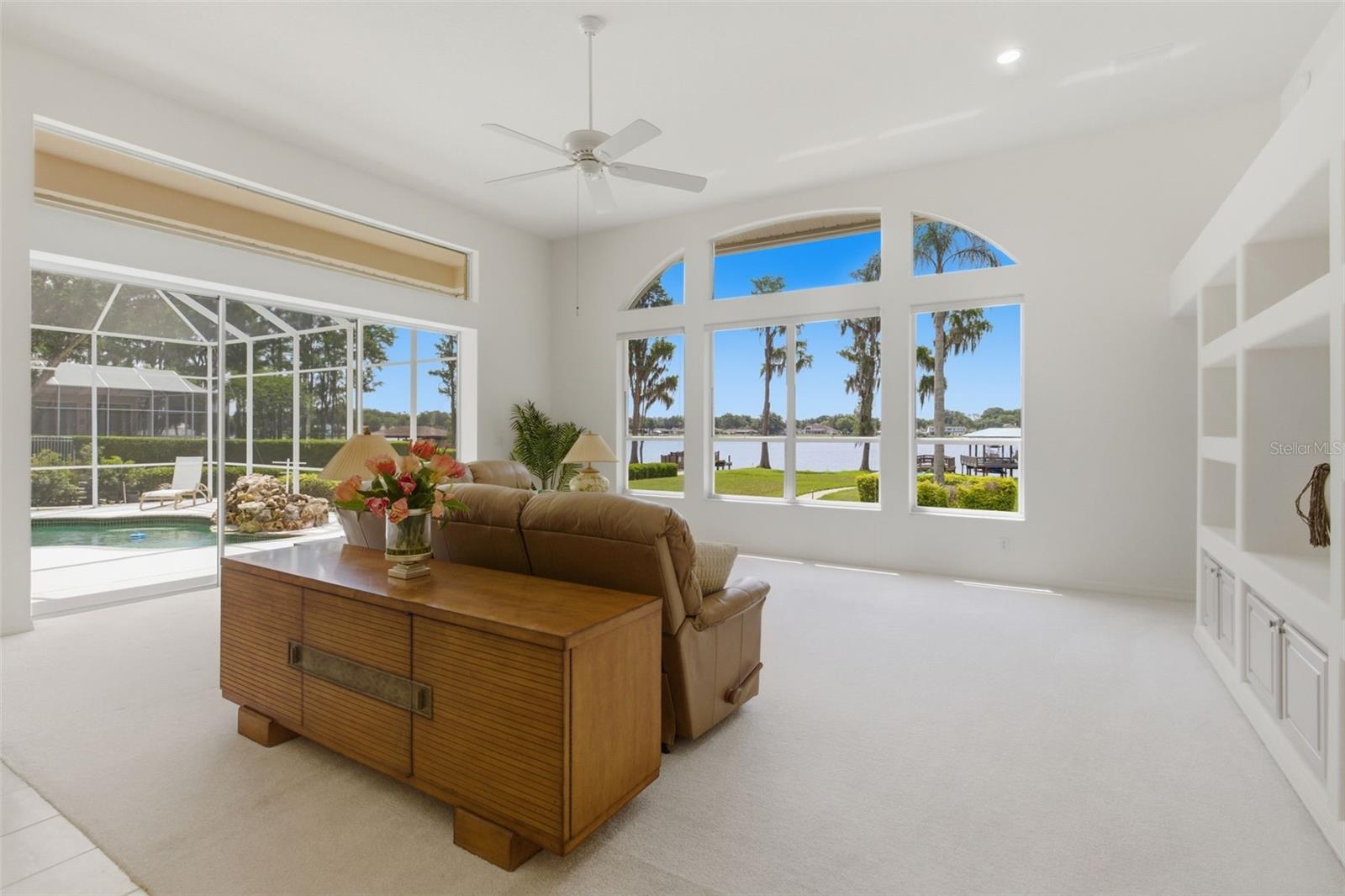 SWANN LAKE - Residential