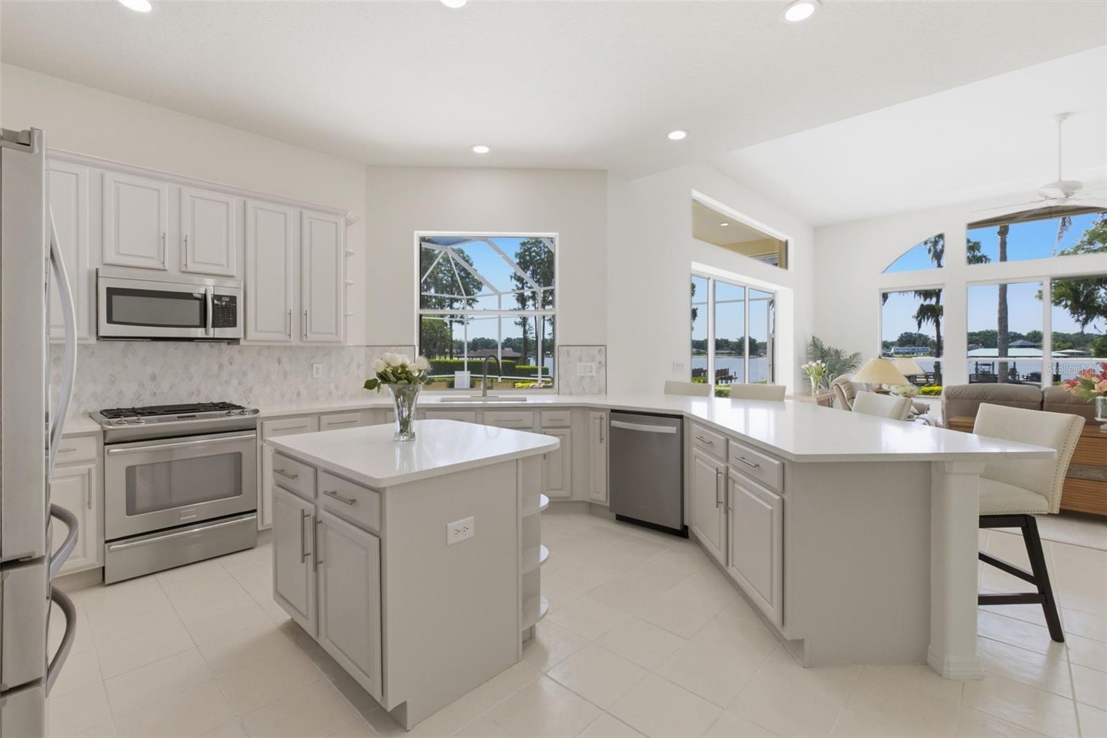 SWANN LAKE - Residential