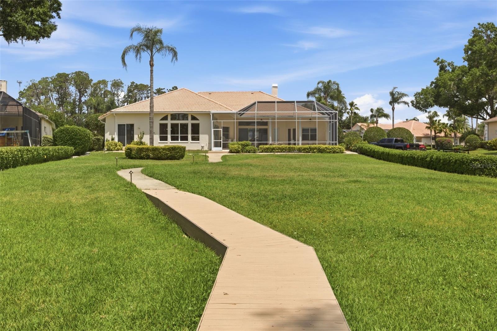 SWANN LAKE - Residential