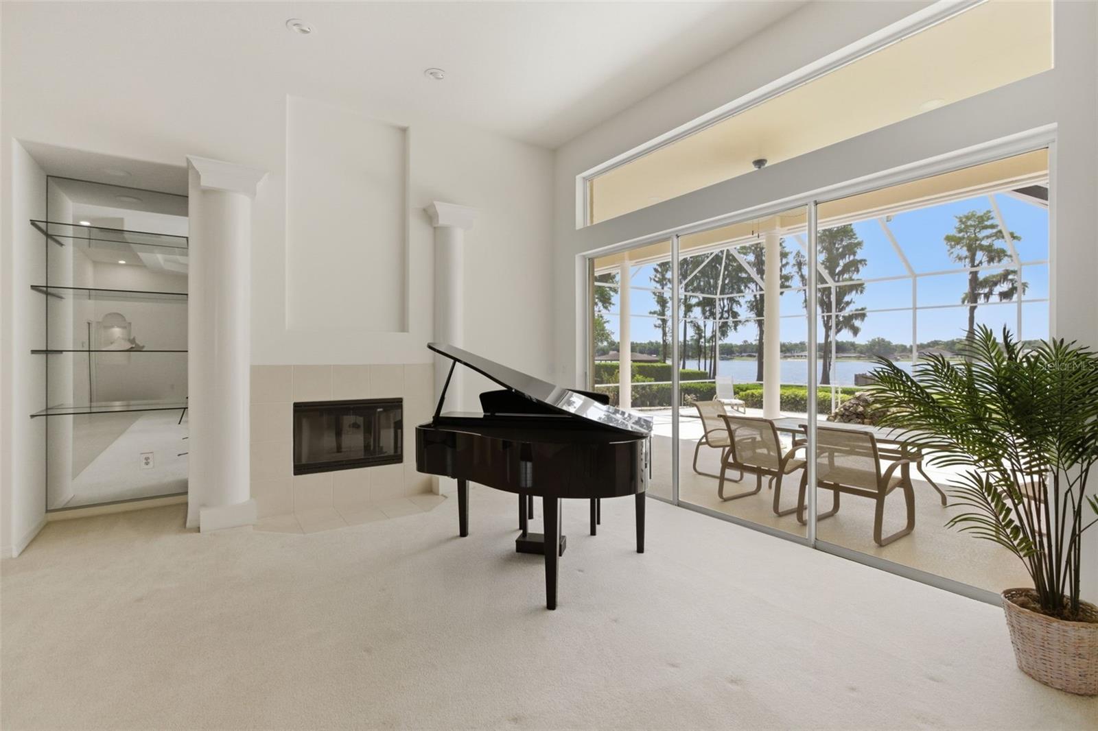 SWANN LAKE - Residential