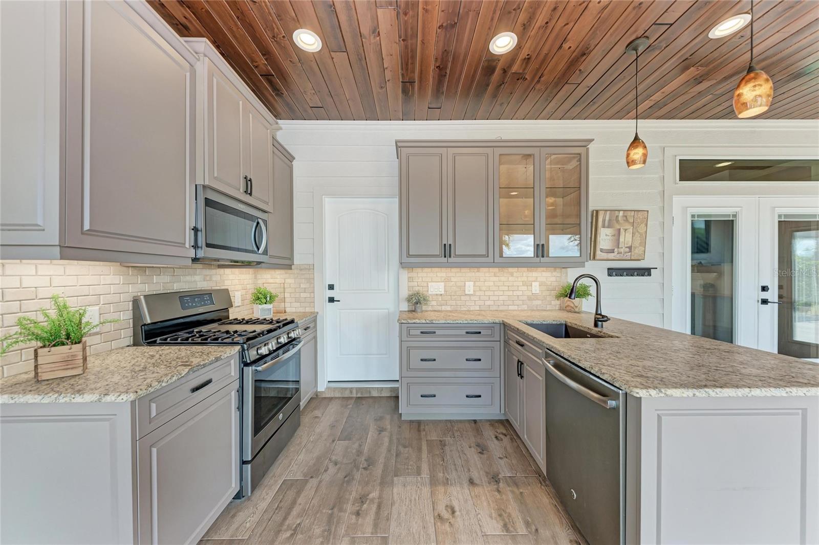 THORNTON CRK MOTORCOACH RESIDENCE - Residential