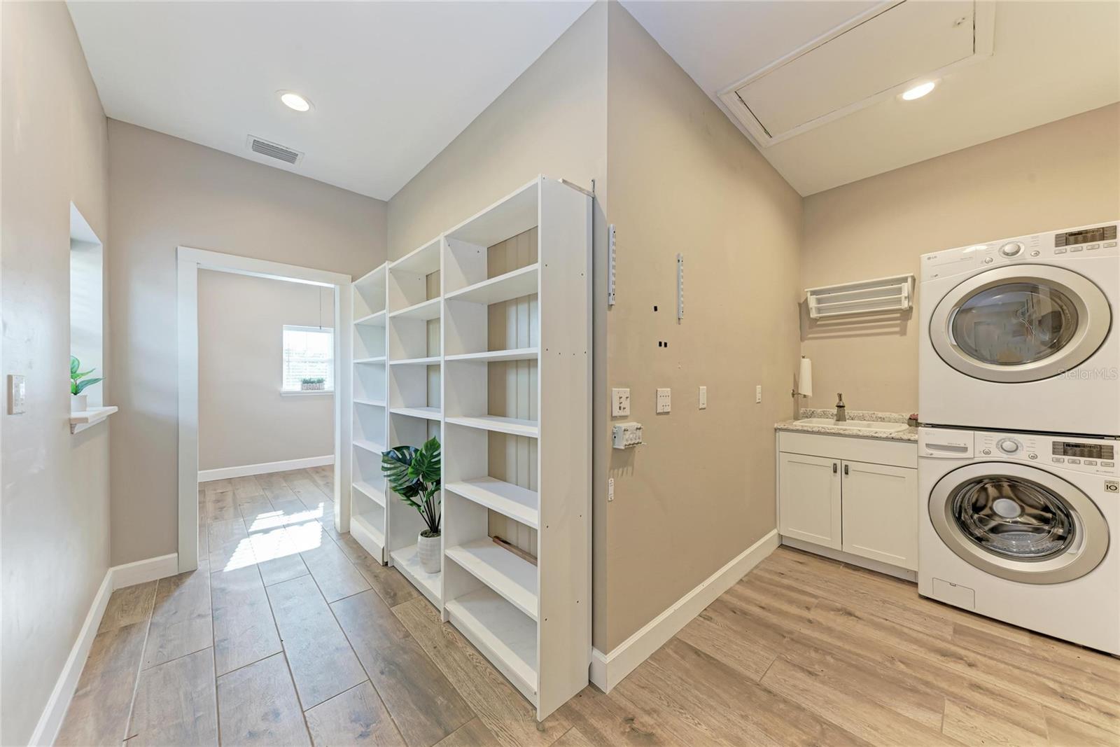 THORNTON CRK MOTORCOACH RESIDENCE - Residential