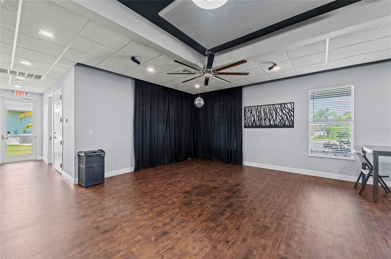 THORNTON CRK MOTORCOACH RESIDENCE - Residential