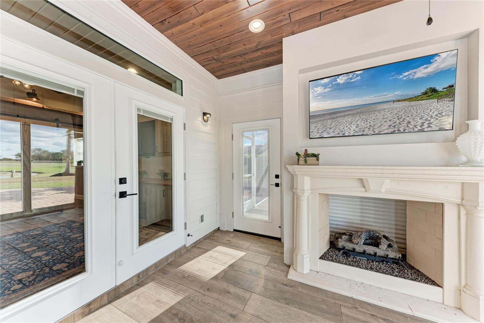 THORNTON CRK MOTORCOACH RESIDENCE - Residential