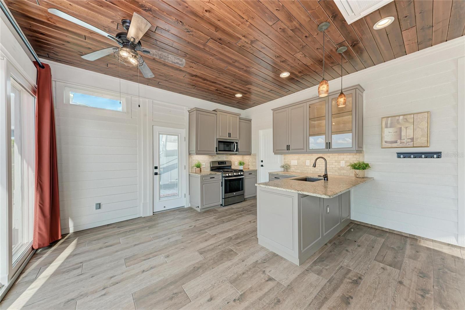 THORNTON CRK MOTORCOACH RESIDENCE - Residential