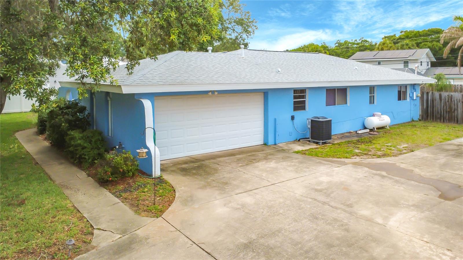 1270 SHADY LANE