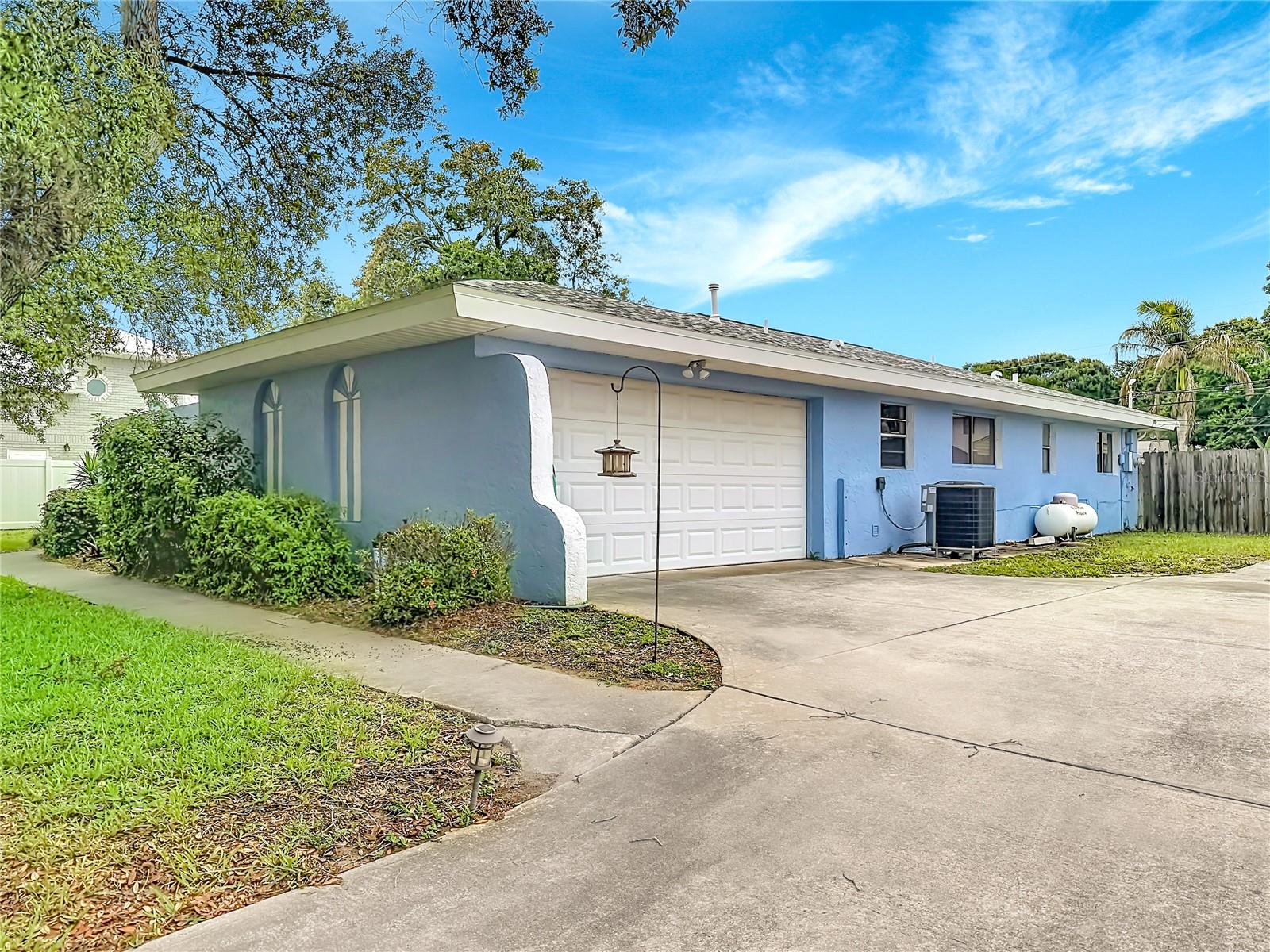 1270 SHADY LANE