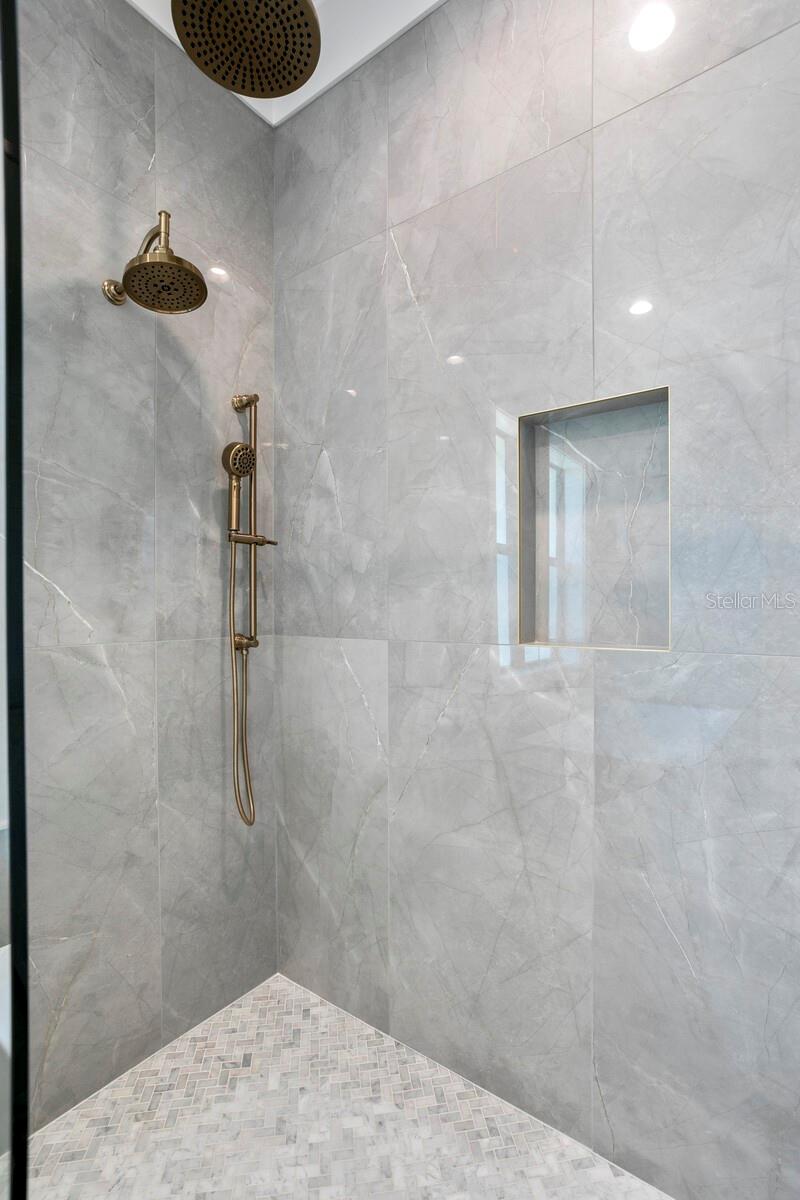 SUNSET PK ISLES UN #1 - Residential