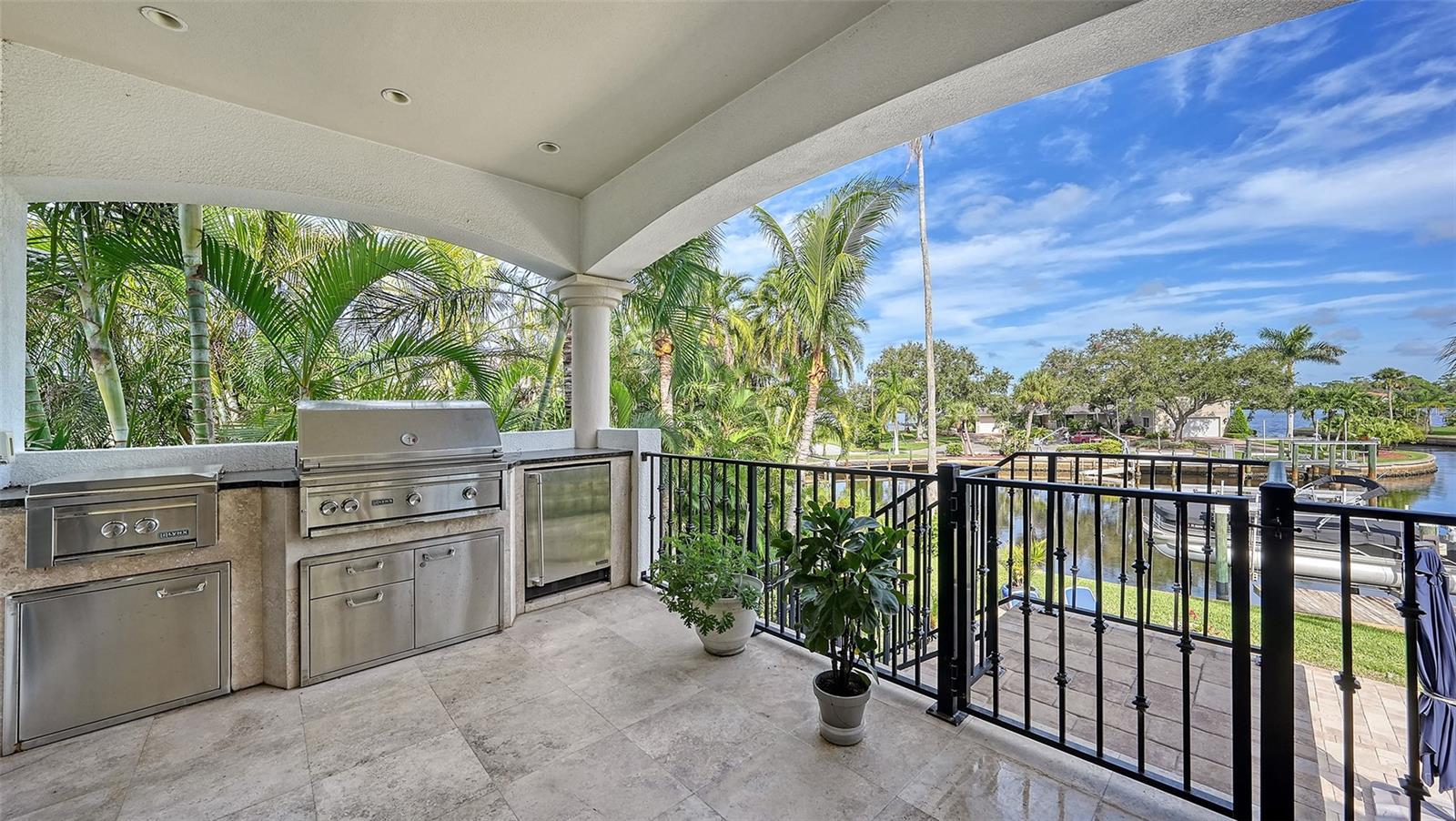 POINT OF PALMS ESTATE - Residential