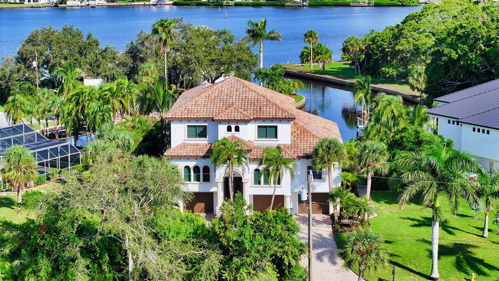 POINT OF PALMS ESTATE - Residential