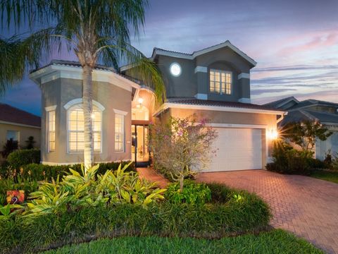 A home in WIMAUMA