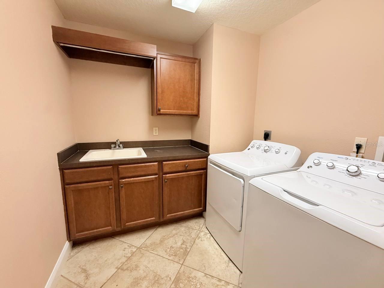 NINE EAGLES UNIT ONE SEC I - Residential Lease