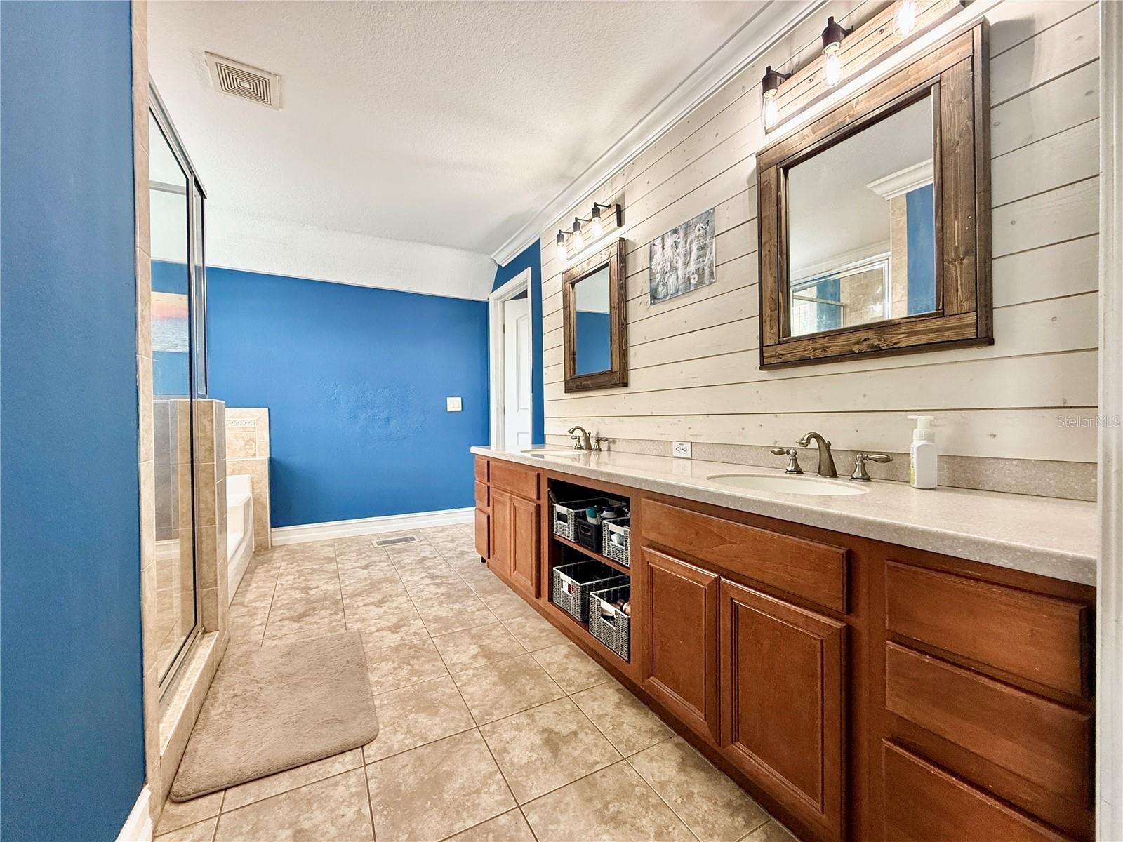 TEN OAKS - Residential