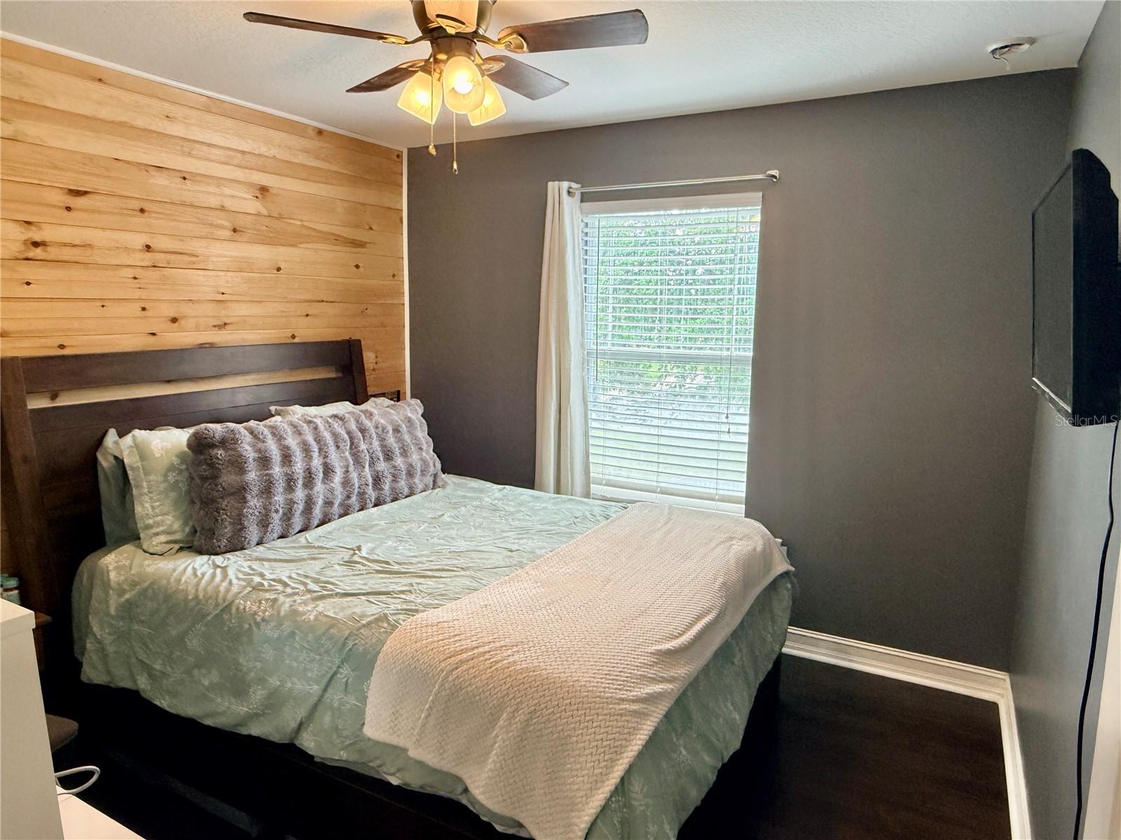 TEN OAKS - Residential