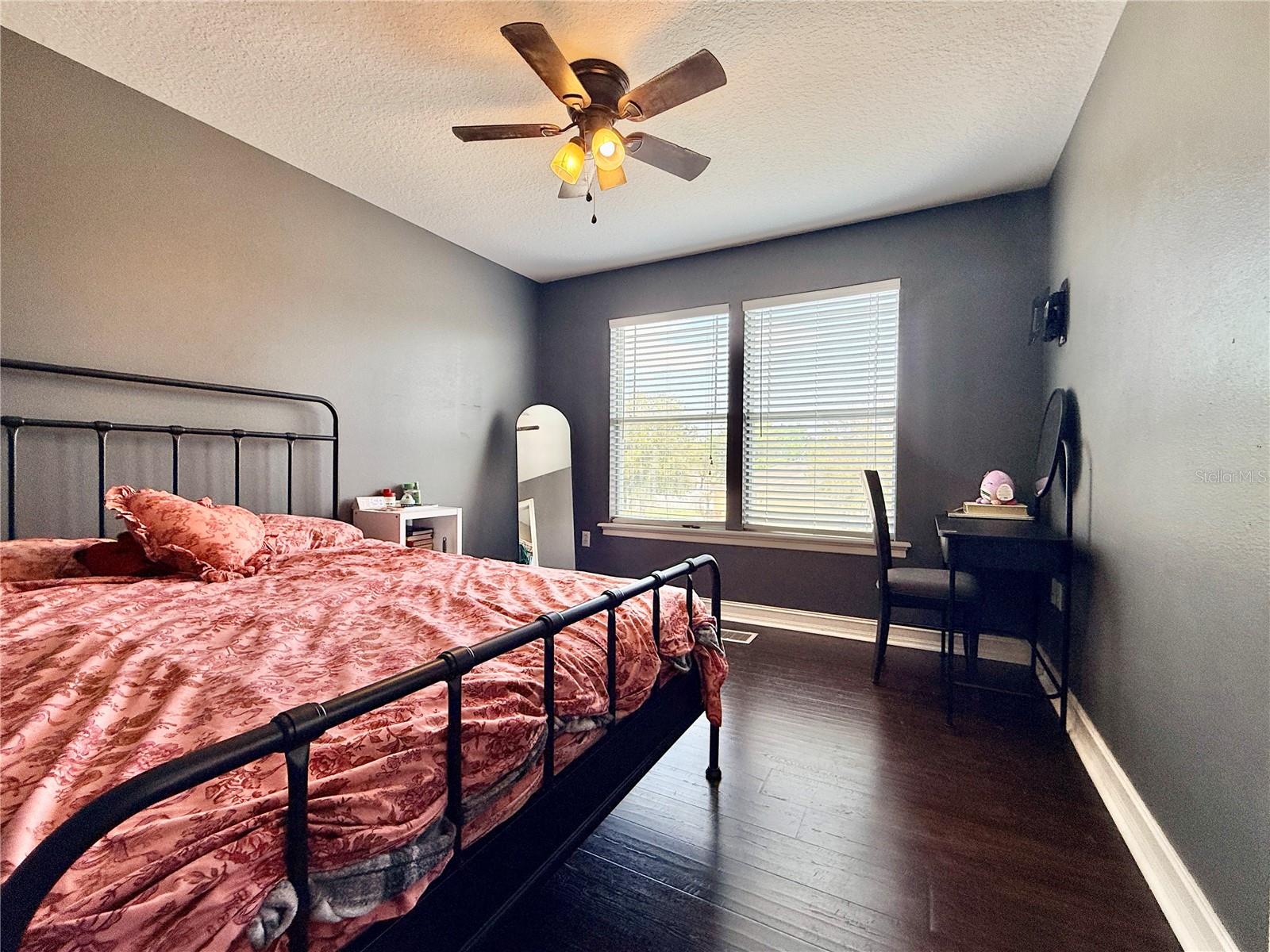 TEN OAKS - Residential