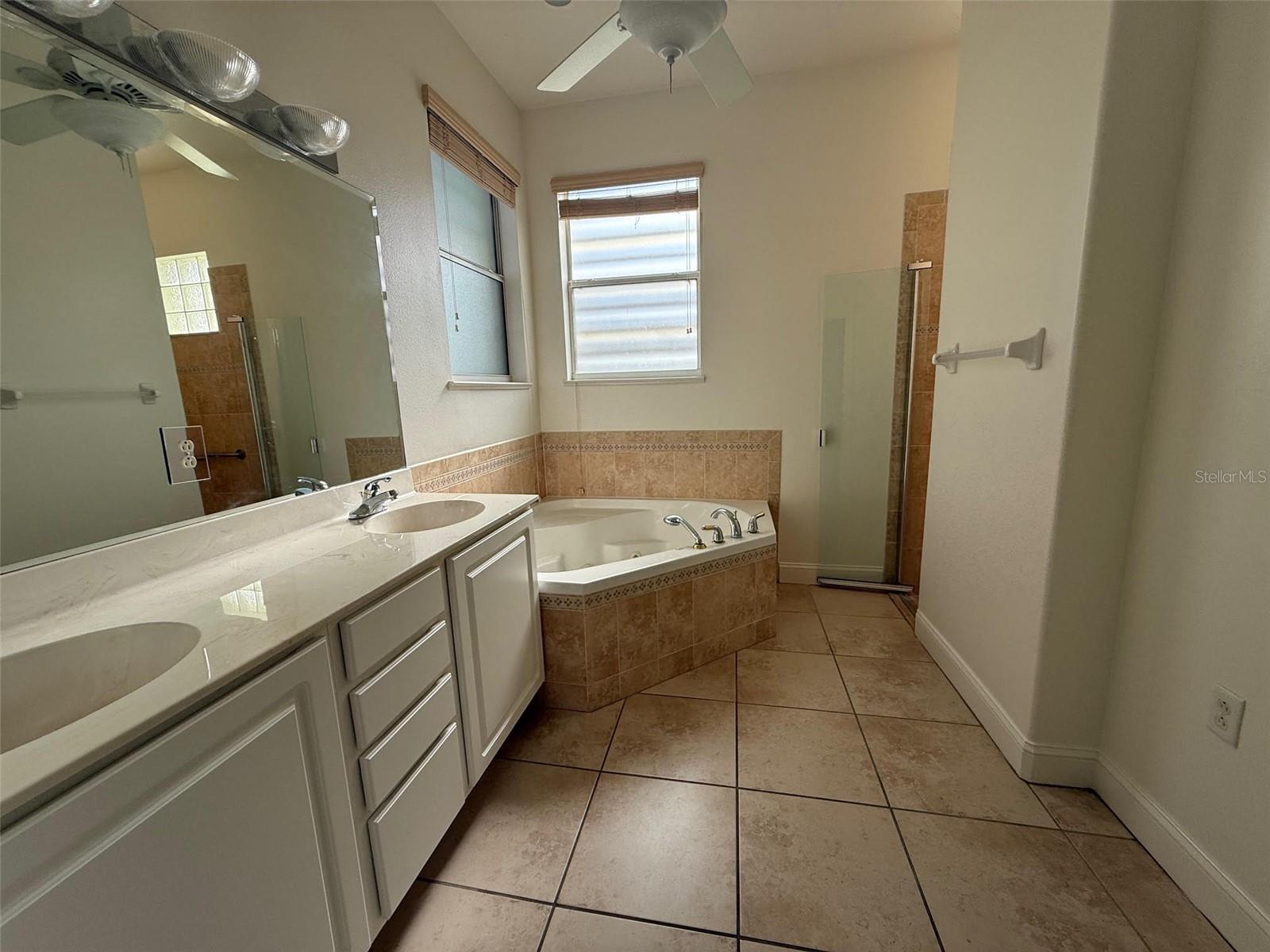 BAYPORT CONDO PH I - Residential