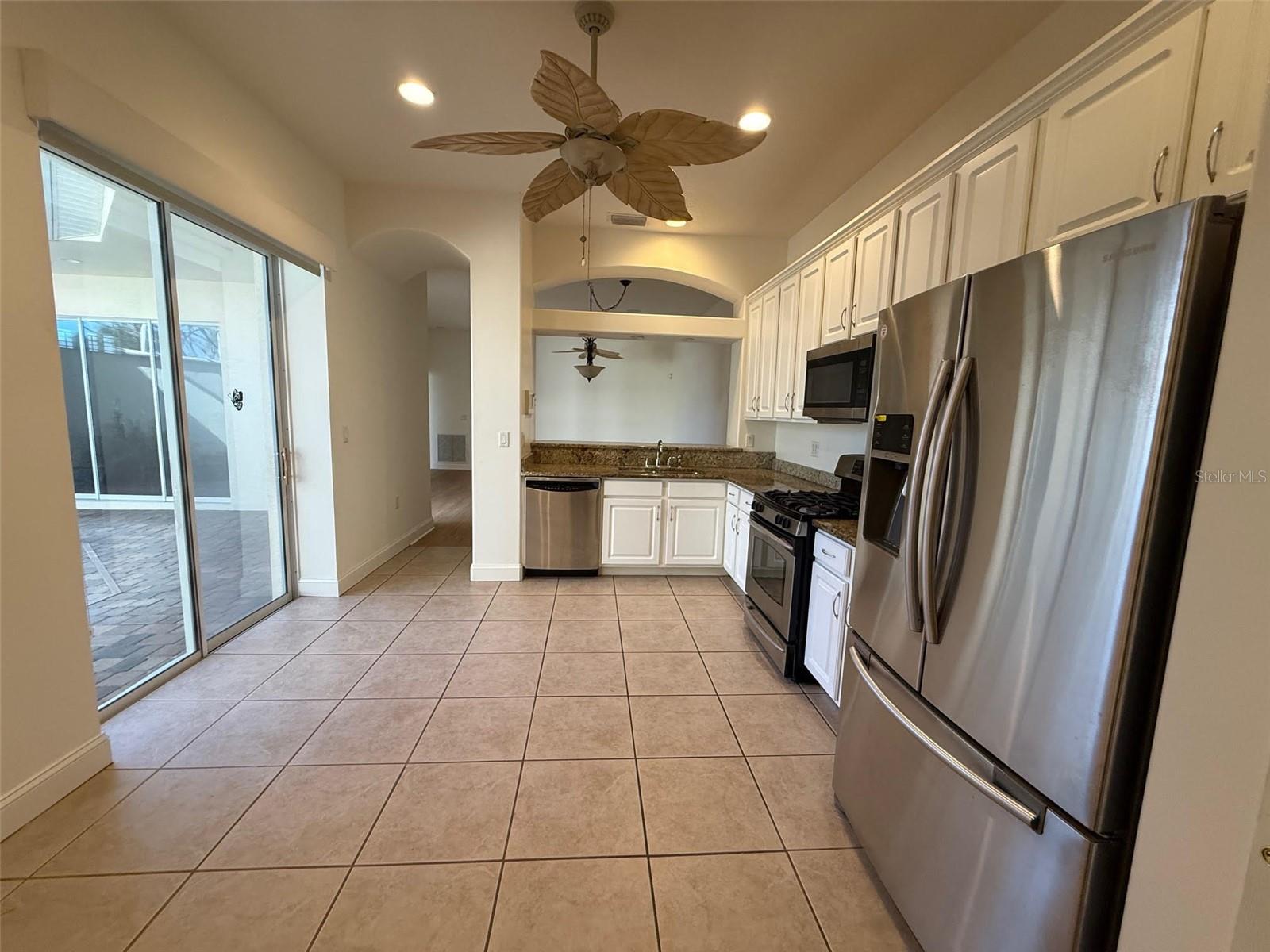 BAYPORT CONDO PH I - Residential