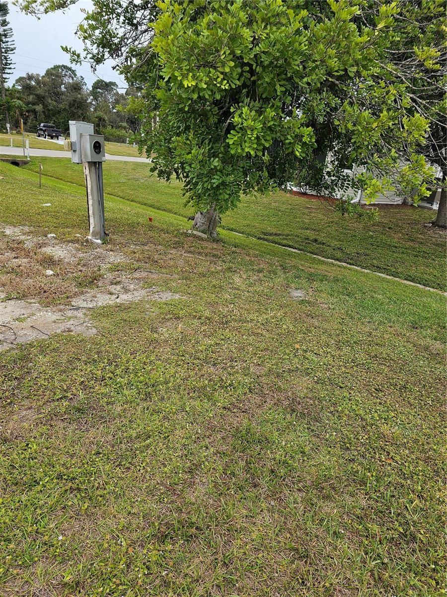 HOLIDAY PARK - Land