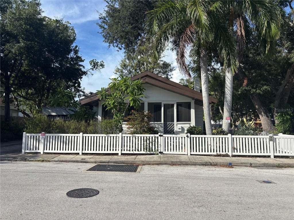 Photo of 833 11th Avenue N, St Petersburg, FL 33701 (MLS # TB8555980)