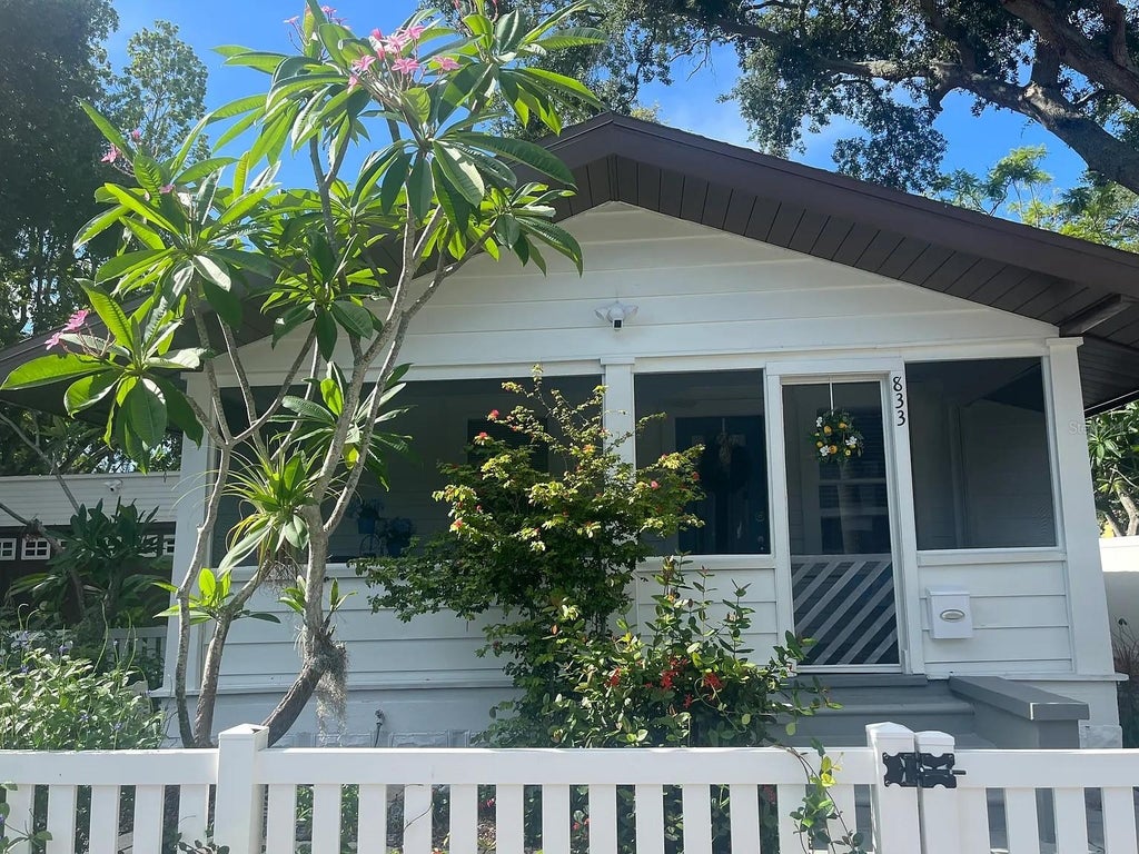 Photo of 833 11th Avenue N, St Petersburg, FL 33701 (MLS # TB8555980)