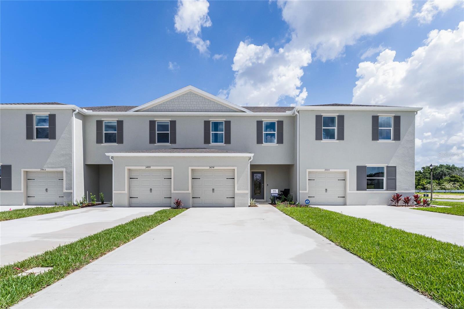 OAK POINTE - Residential
