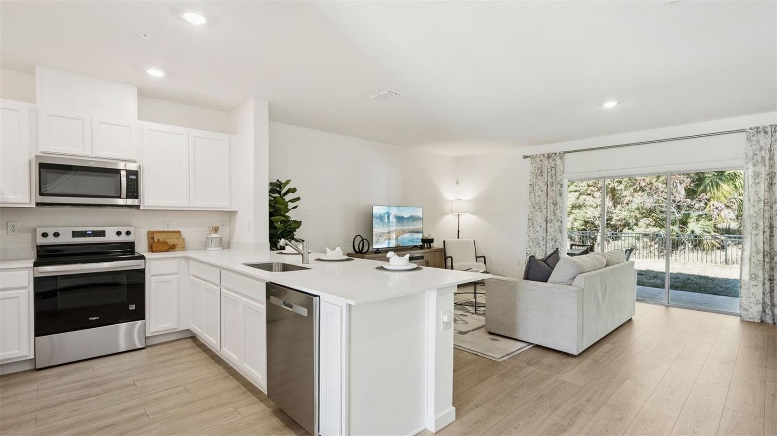 OAK POINTE - Residential