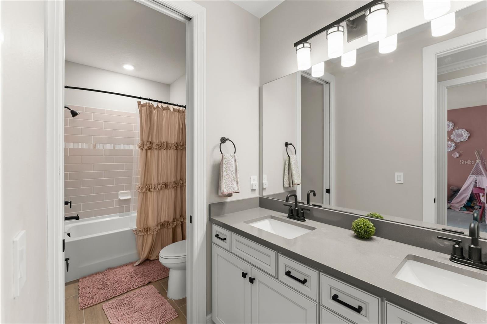 ESTATES AT LAKEVIEW - Residential