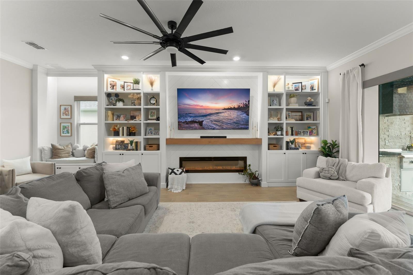 ESTATES AT LAKEVIEW - Residential