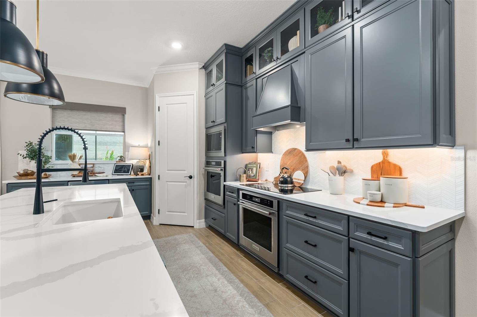 ESTATES AT LAKEVIEW - Residential