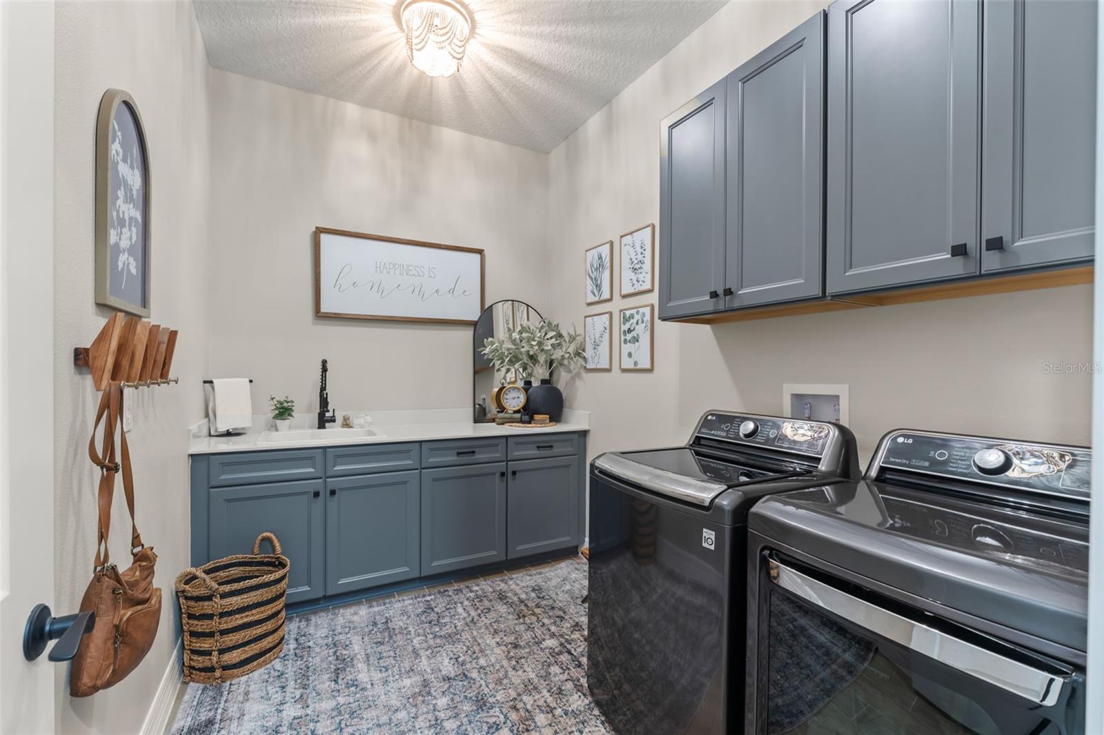 ESTATES AT LAKEVIEW - Residential