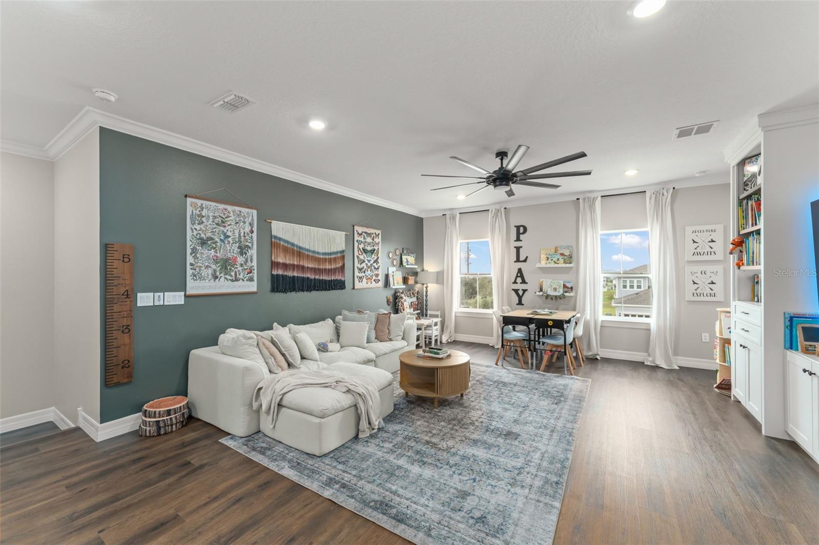 ESTATES AT LAKEVIEW - Residential