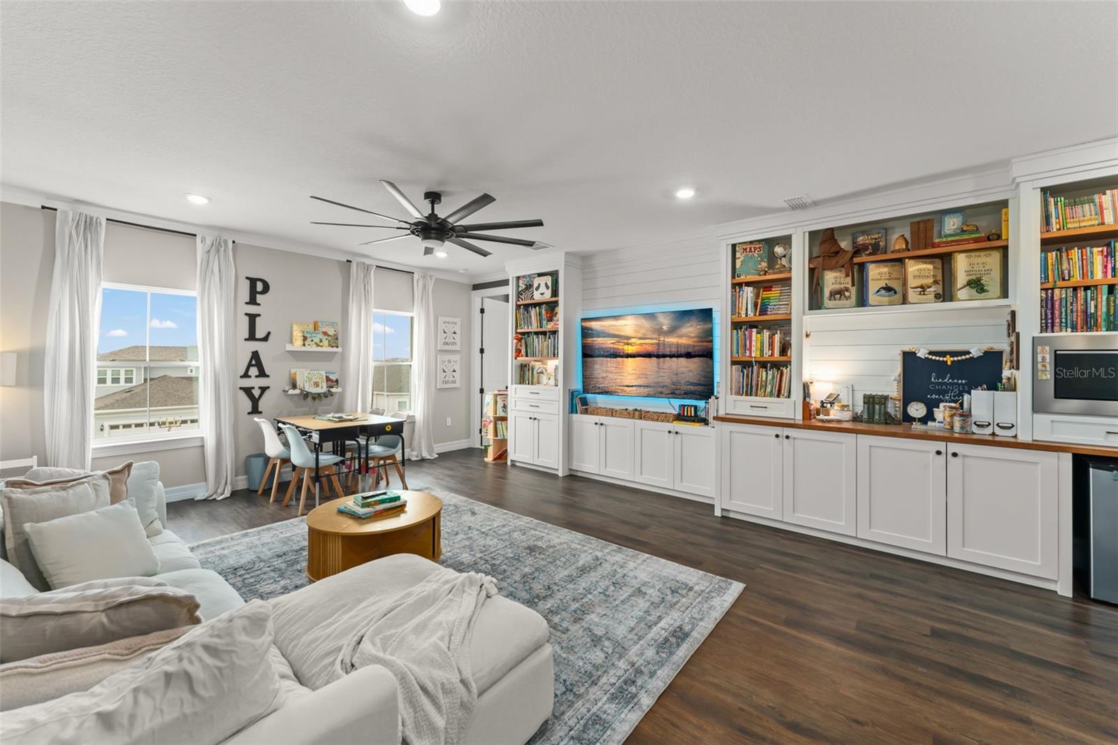 ESTATES AT LAKEVIEW - Residential