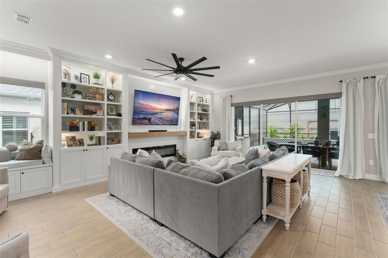 ESTATES AT LAKEVIEW - Residential