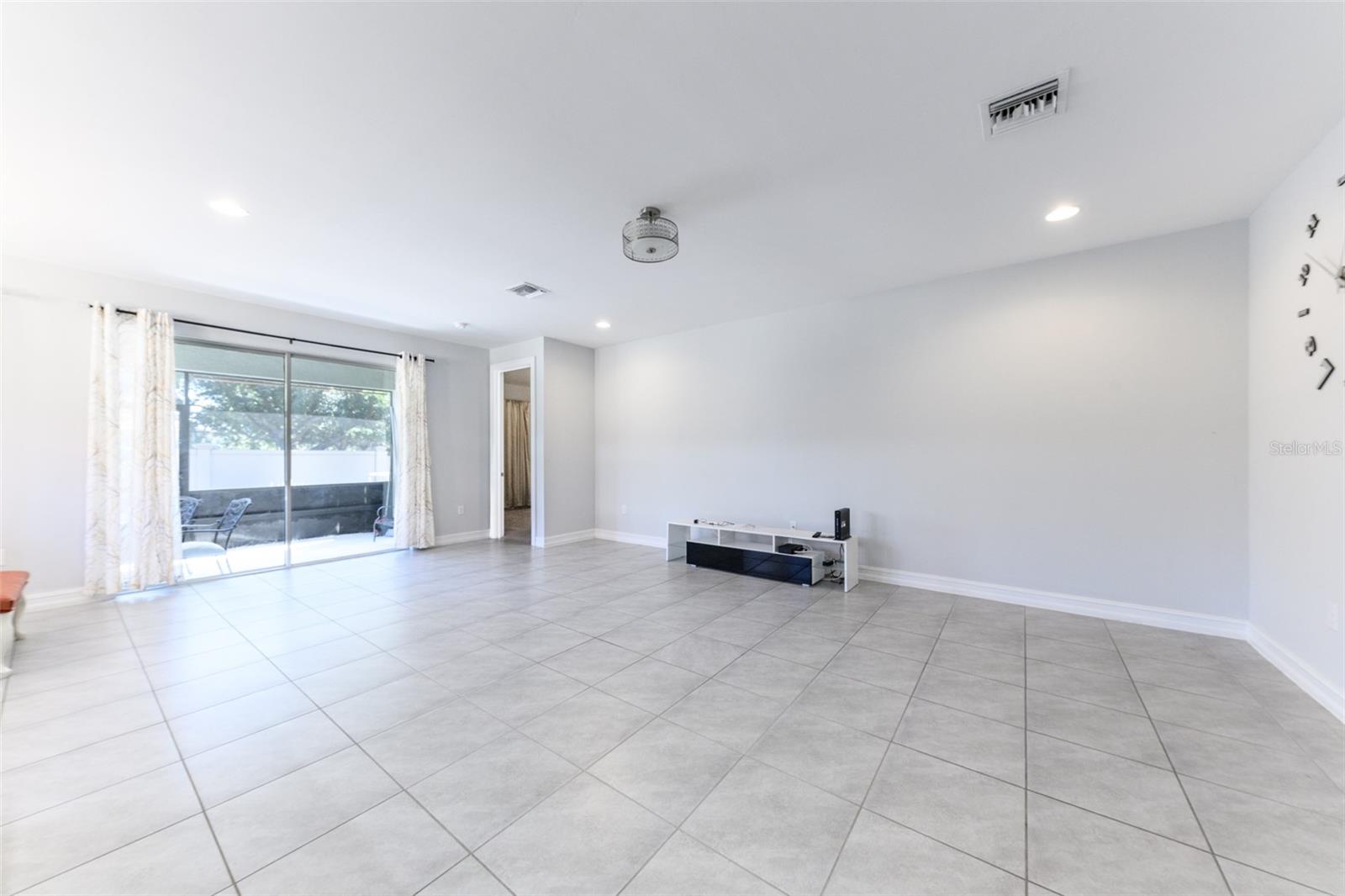 RIVER CLUB - Residential Lease