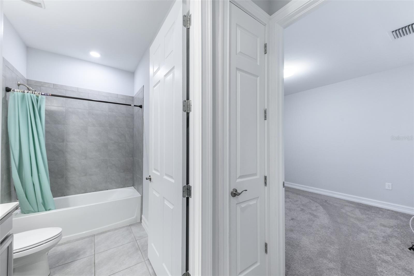 RIVER CLUB - Residential Lease