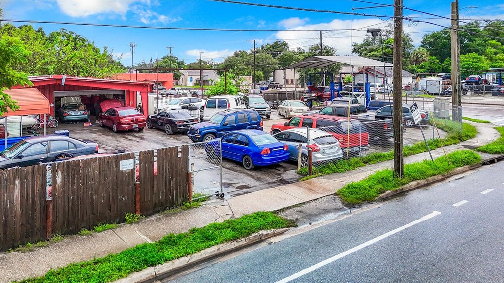 Photo of 1412 E Lake Avenue, Tampa, FL 33605 (MLS # TB8529956)